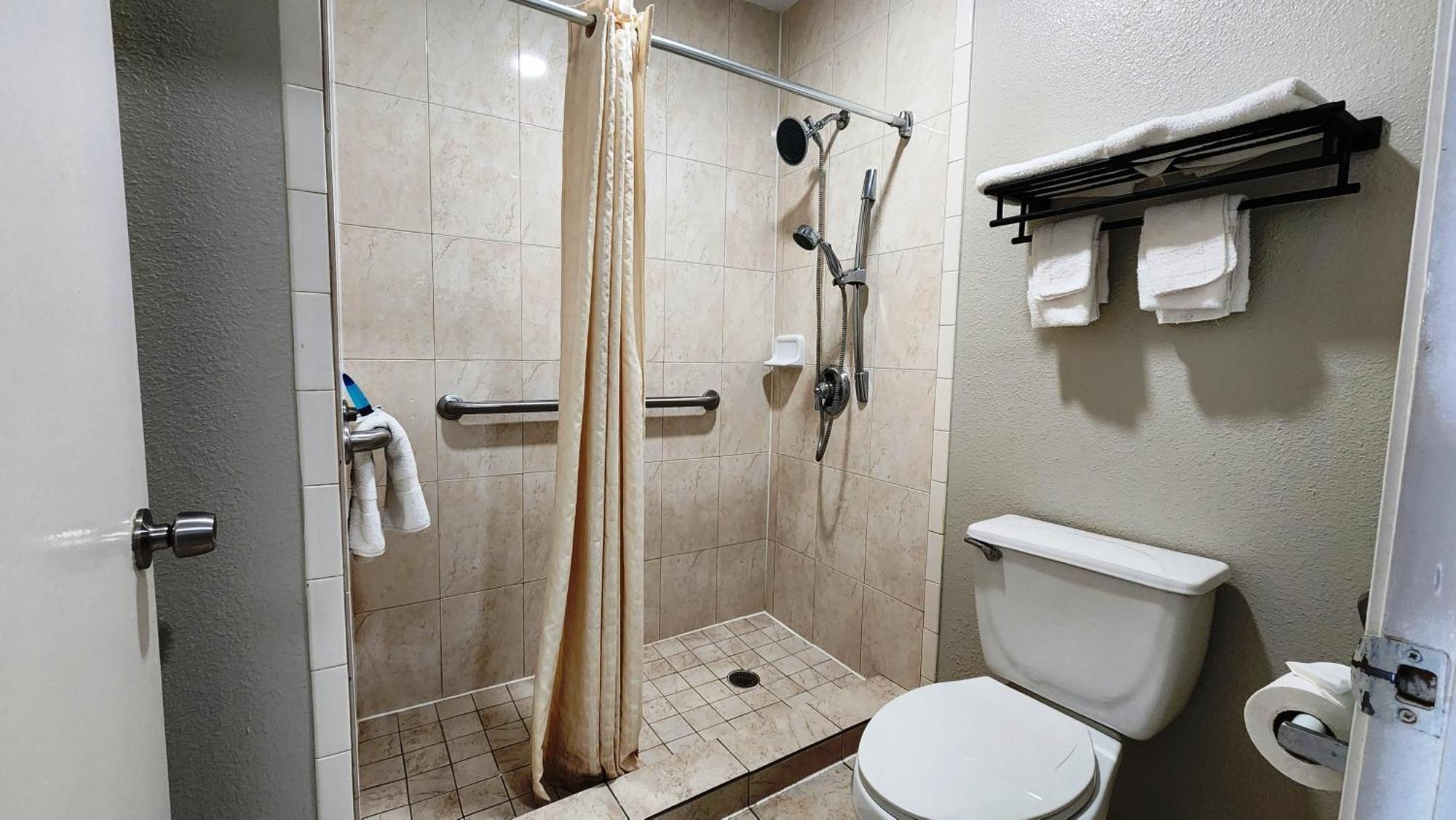 Scottish Inn & Suites Wharton Eksteriør bilde
