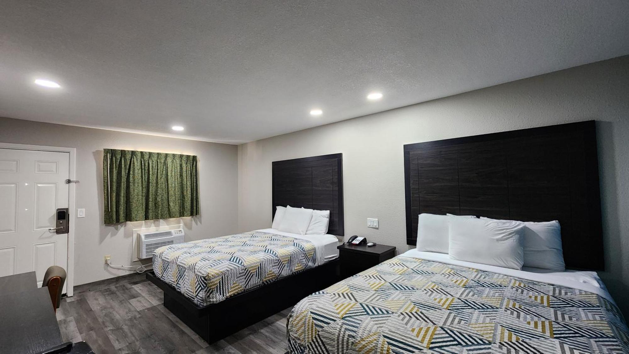 Scottish Inn & Suites Wharton Eksteriør bilde